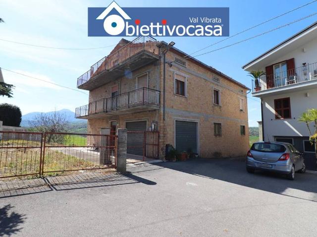 Villa Indipendente in vendita a Unione dei Comuni della Val Vibrata, Civitella Del Tronto