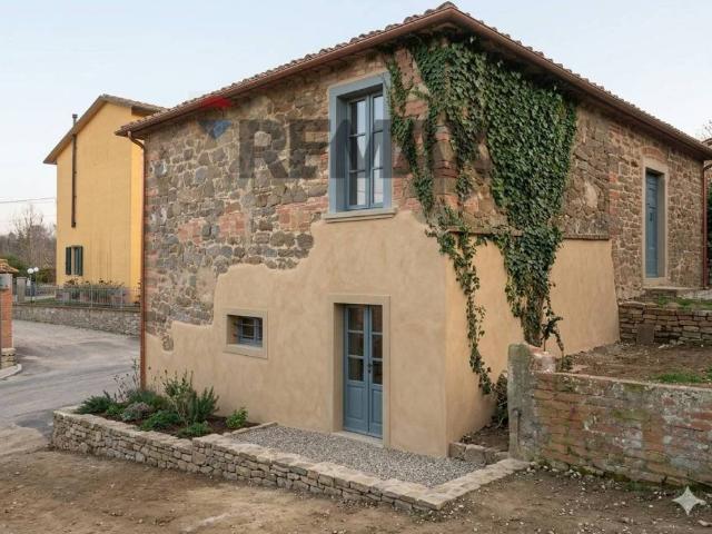 Villa Indipendente in vendita a Civitella in Val di Chiana, Albergo