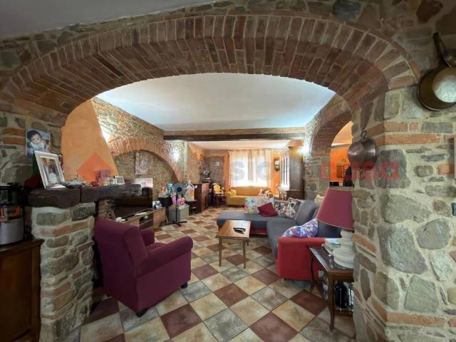Villa Indipendente in vendita a Civitella in Val di Chiana, Tegoleto