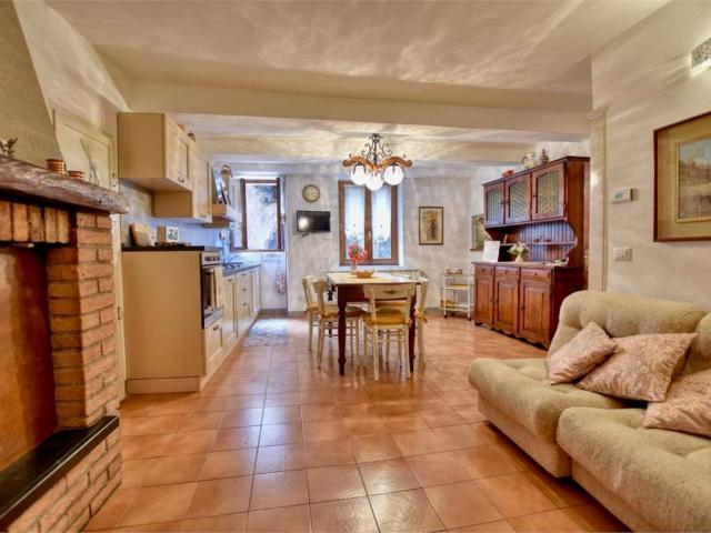 Villa Indipendente in vendita a Osteno, Claino con Osteno