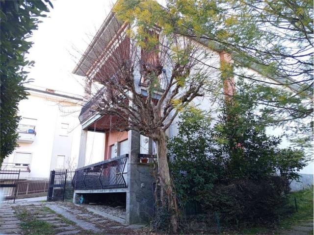 Villa Indipendente in vendita a Comunità Montana del Piambello, Clivio