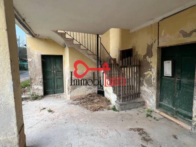 Villa Indipendente in vendita a Comunità Montana del Piambello, Clivio