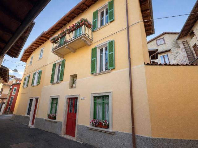 Villa Indipendente in vendita a Clusone, Lombardia