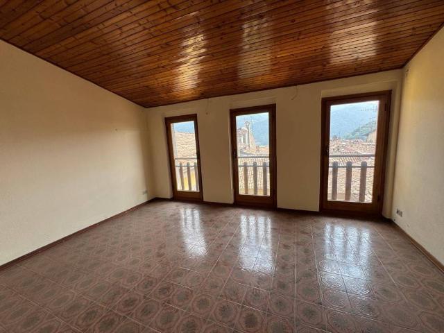 Villa Indipendente in vendita a Clusone, Lombardia