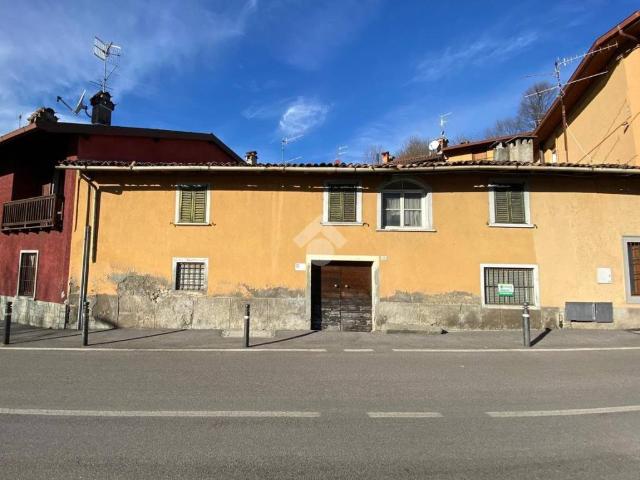 Villa Indipendente in vendita a Fiorine, Clusone