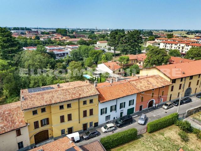 Villa Indipendente in vendita a Coccaglio, Lombardia