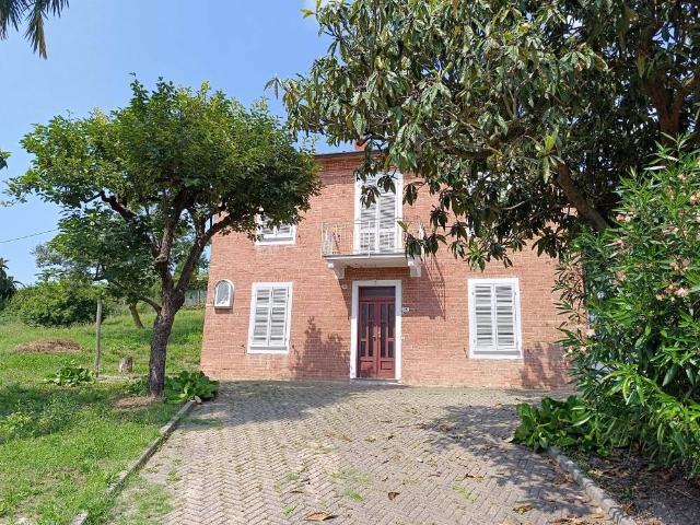 Villa Indipendente in vendita a Piemonte, Asti