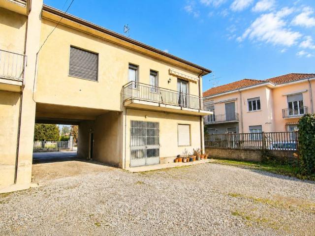 Villa Indipendente in vendita a Cogliate, Lombardia