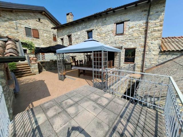 Villa Indipendente in vendita a Coli, Reggio Emilia