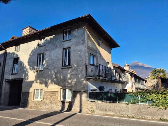 Villa Indipendente in vendita a Colico, Lombardia