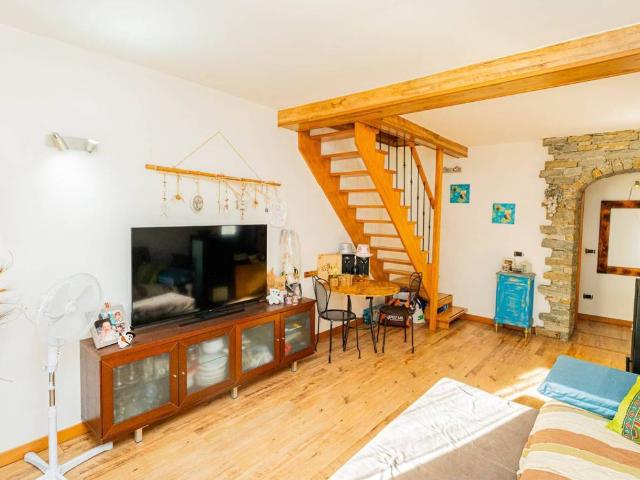 Villa Indipendente in vendita a Chiaro, Colico