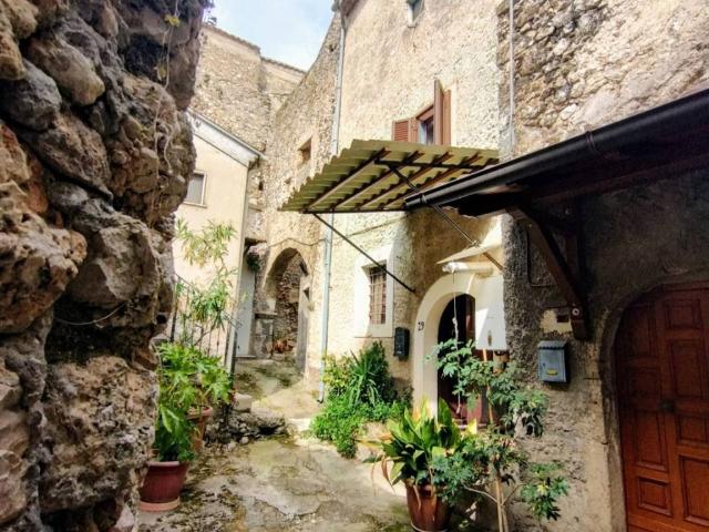 Villa Indipendente in vendita a Colle San Magno, Lazio