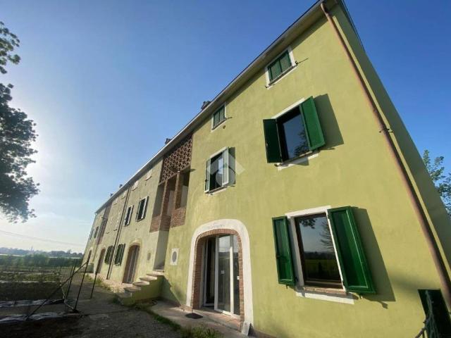 Villa Indipendente in vendita a Collecchio, Reggio Emilia