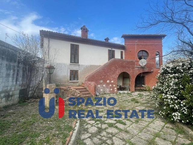 Villa Indipendente in vendita a Collecorvino, Abruzzo