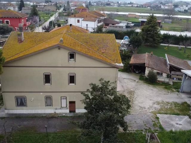 Villa Indipendente in vendita a Collecorvino, Abruzzo
