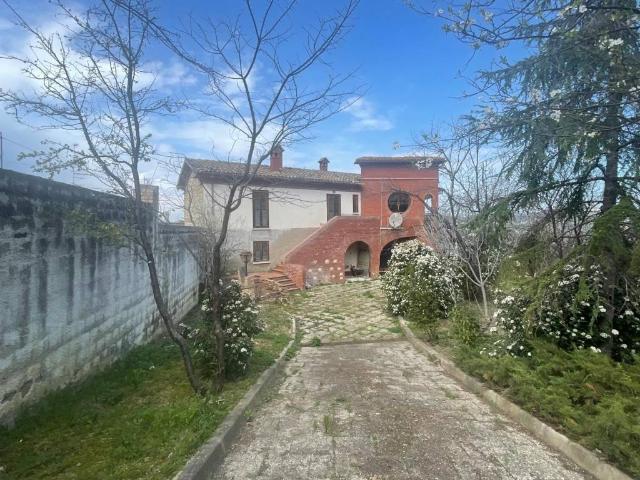 Villa Indipendente in vendita a Collecorvino, Abruzzo