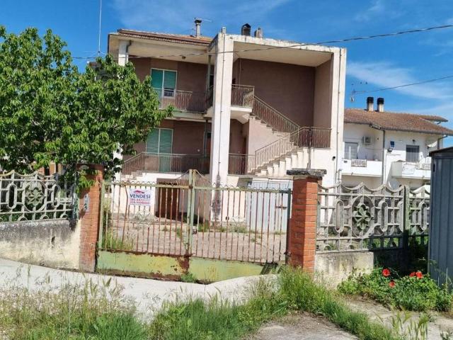 Villa Indipendente in vendita a Collecorvino, Abruzzo
