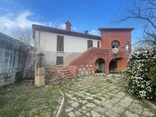 Villa Indipendente in vendita a Collecorvino, Abruzzo
