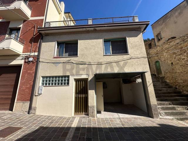 Villa Indipendente in vendita a Colledimezzo, Abruzzo