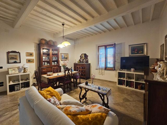 Villa Indipendente in vendita a Collesalvetti, Toscana