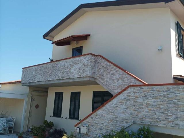 Villa Indipendente in vendita a Collesalvetti, Toscana