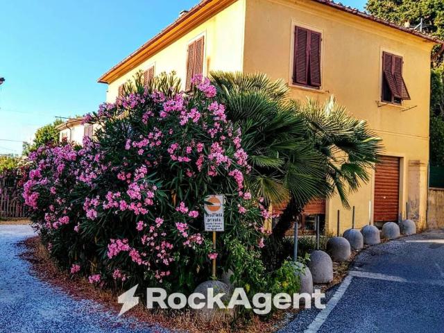 Villa Indipendente in vendita a Collesalvetti, Toscana