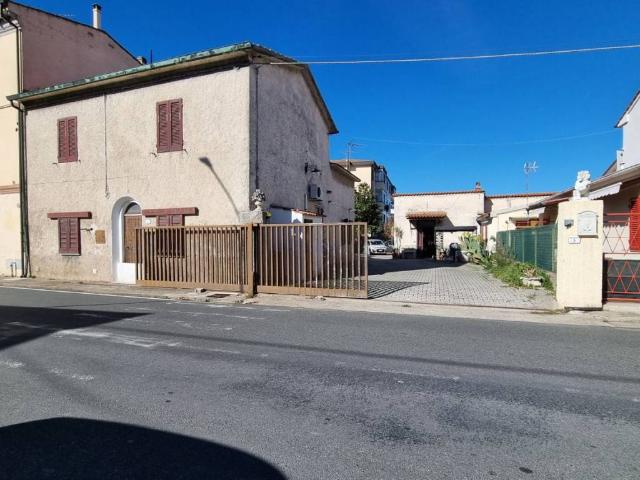 Villa Indipendente in vendita a Collesalvetti, Toscana