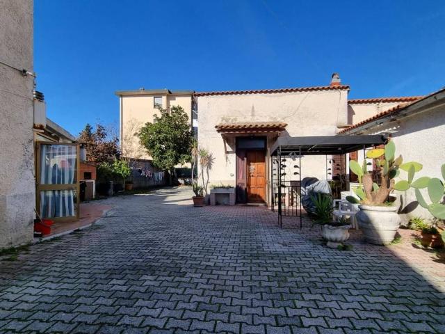 Villa Indipendente in vendita a Collesalvetti, Toscana