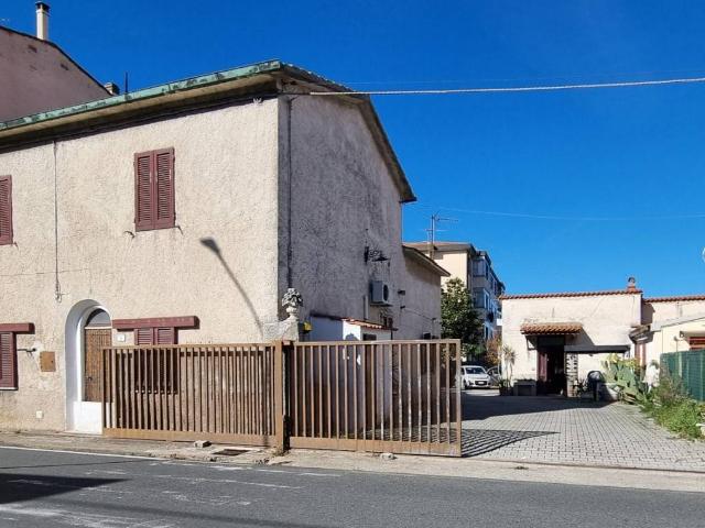 Villa Indipendente in vendita a Collesalvetti, Toscana