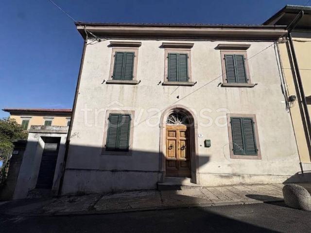 Villa Indipendente in vendita a Collesalvetti, Livorno