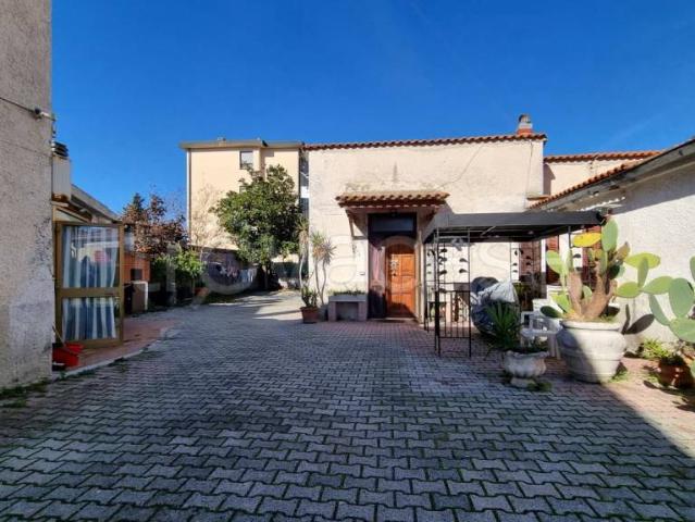 Villa Indipendente in vendita a Collesalvetti, Toscana