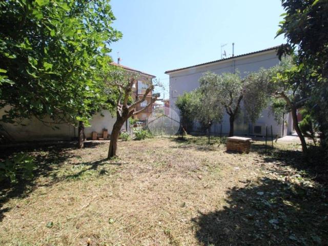 Villa Indipendente in vendita a Colli al Metauro, Marche