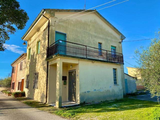 Villa Indipendente in vendita a Colli al Metauro, Marche