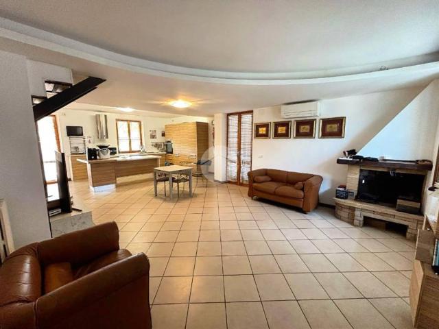 Villa Indipendente in vendita a Colli al Metauro, Marche