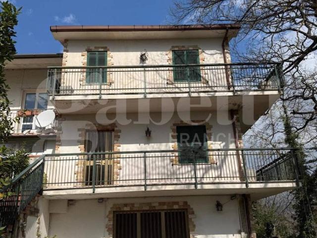 Villa Indipendente in vendita a Colli Sul Velino, Lazio