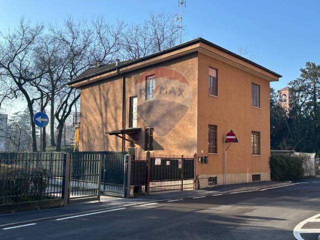 Villa Indipendente in vendita a Cologno Monzese, San Giuliano Monzese