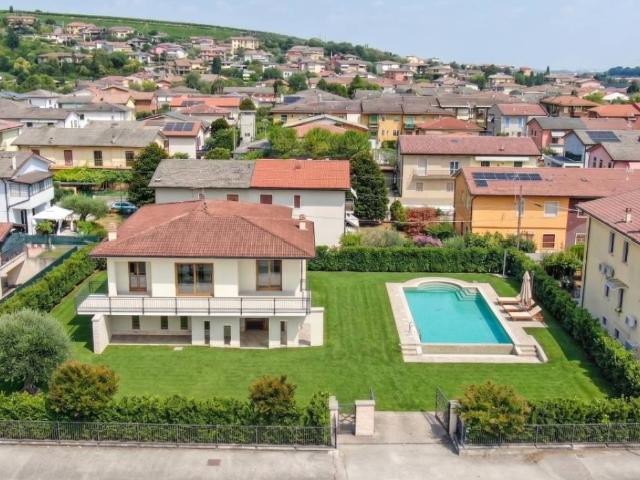 Villa Indipendente in vendita a Strà, Colognola Ai Colli