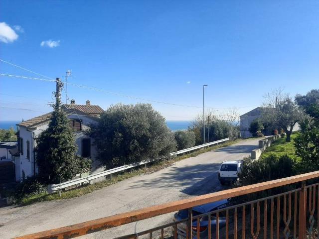 Villa Indipendente in vendita a Unione dei Comuni della Val Vibrata, Colonnella