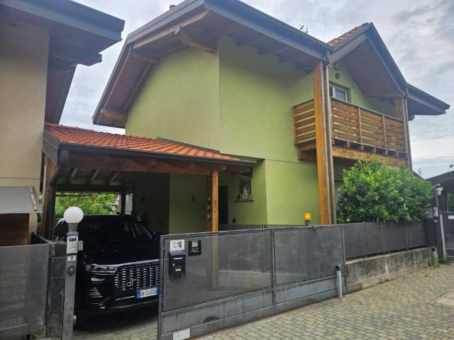 Villa Indipendente in vendita a Gironico Al Piano, Lombardia