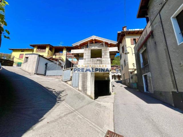 Villa Indipendente in vendita a Colzate, Lombardia