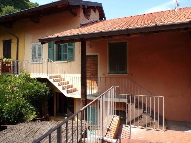 Villa Indipendente in vendita a Comabbio, Lombardia
