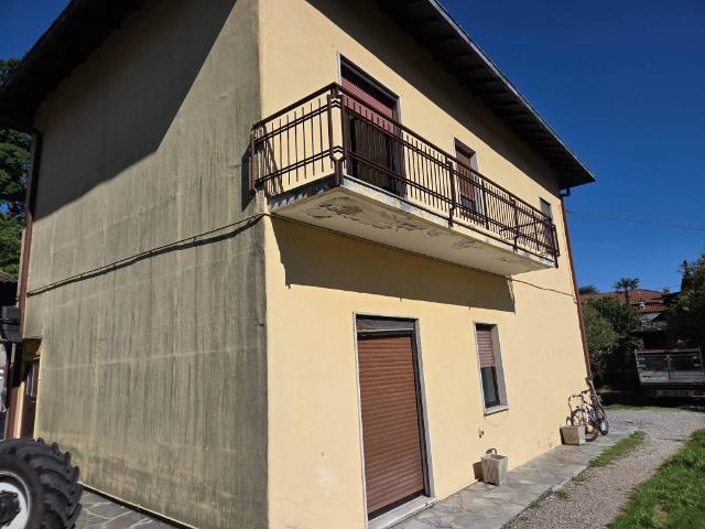 Villa Indipendente in vendita a Comabbio, Lombardia