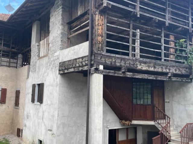 Villa Indipendente in vendita a Bono, Comano Terme