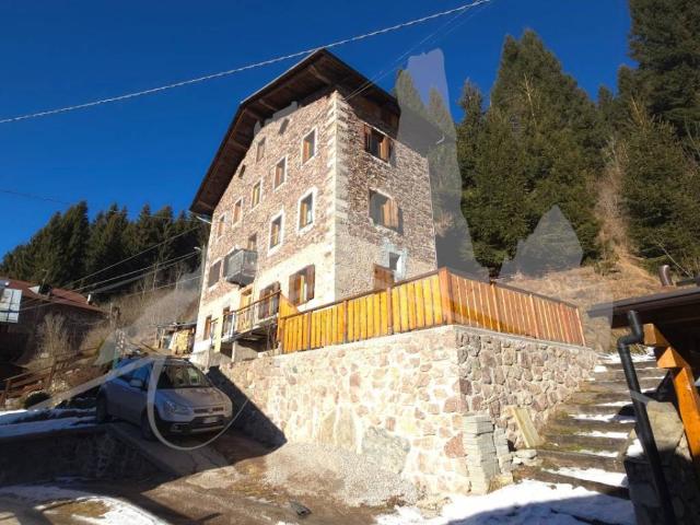 Villa Indipendente in vendita a Casamazzagno, Veneto