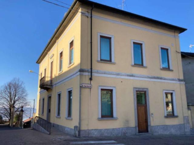 Villa Indipendente in vendita a Comerio, Lombardia