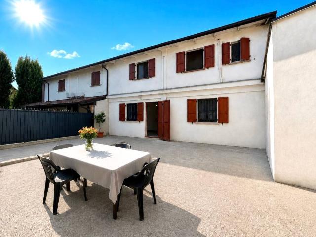Villa Indipendente in vendita a Comezzano-Cizzago, Comezzano