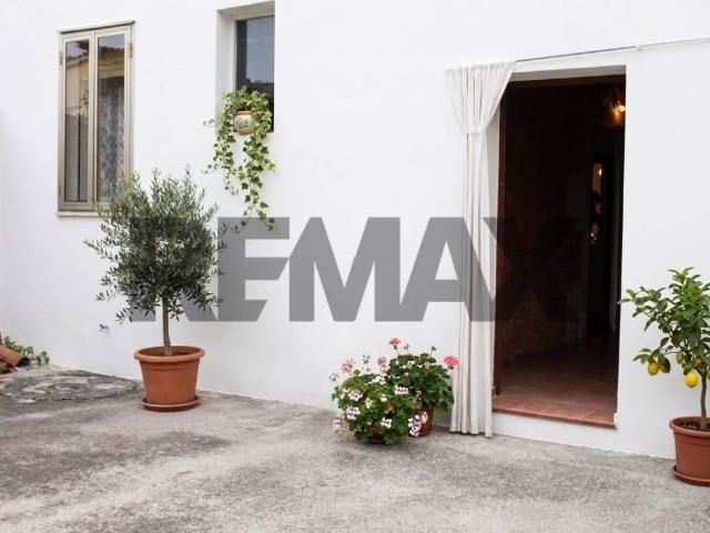 Villa Indipendente in vendita a Commessaggio, Mantova