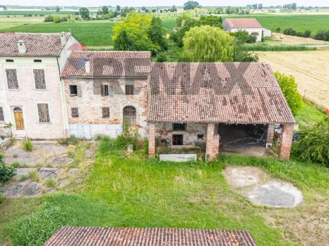 Villa Indipendente in vendita a Commessaggio, Lombardia