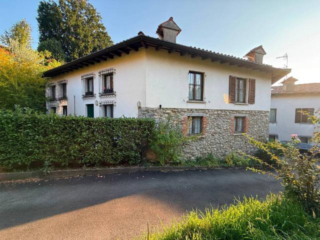 Villa Indipendente in vendita a Como