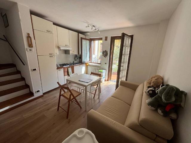 Villa Indipendente in vendita a Muggiò, Como
